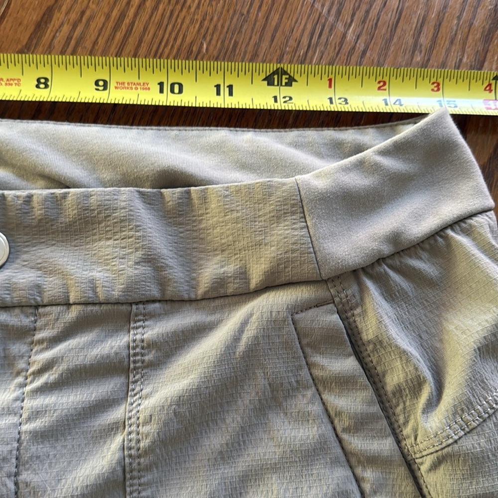Athleta Trekkie Shorts Front Back Pockets Stretch Size 10 - Picture 4 of 4